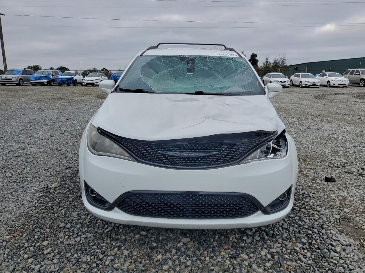 Chrysler Pacifica Touring L Image 13