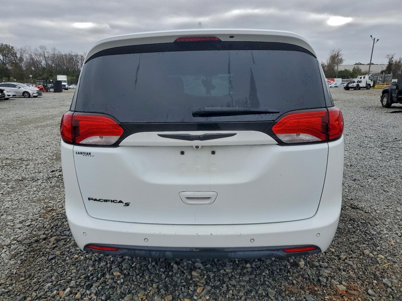 Chrysler Pacifica Touring L Image 4