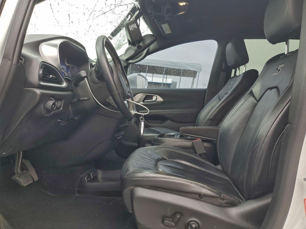 Chrysler Pacifica Touring L Image 5