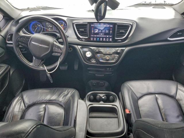 Chrysler Pacifica Touring L Image 6