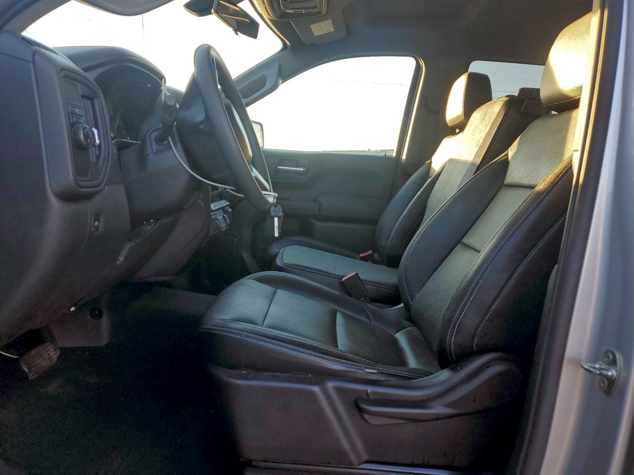 Chevrolet Silverado C1500 Custom Image 6