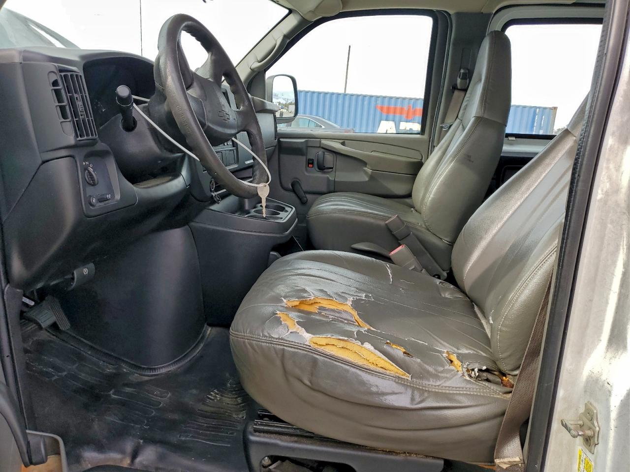 Chevrolet Express Image 7