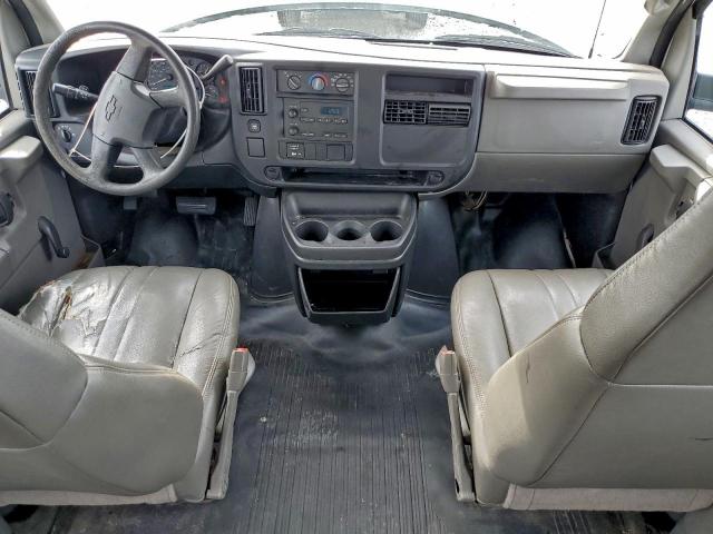 Chevrolet Express Image 8