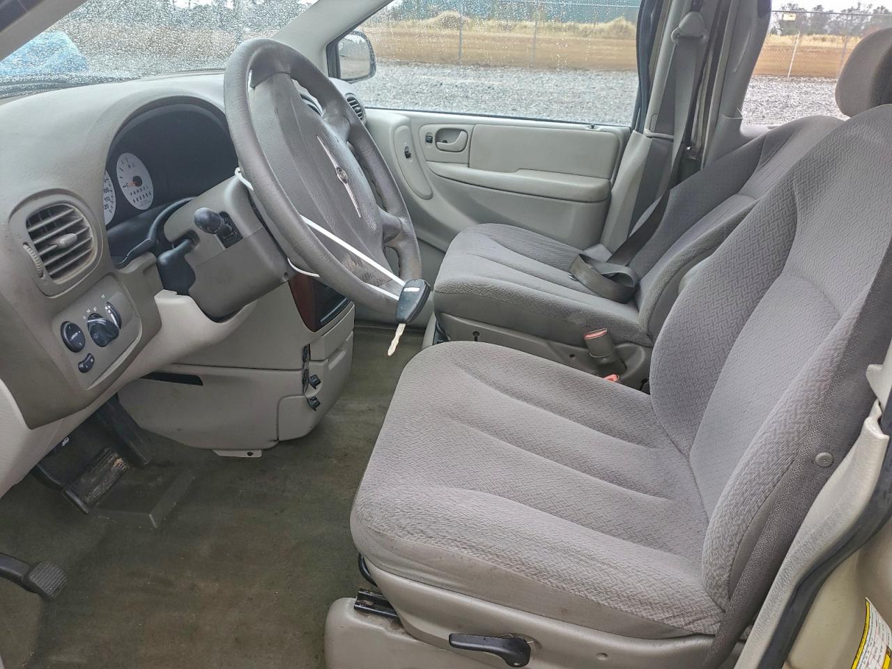 Chrysler Minivan Lx Image 9