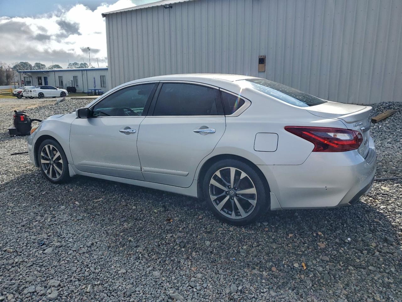 Nissan Altima 2.5 Image 6