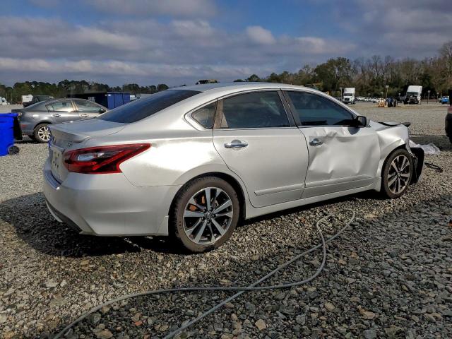 Nissan Altima 2.5 Image 2