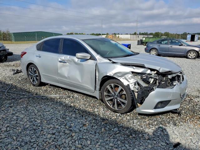 Nissan Altima 2.5 Image 4