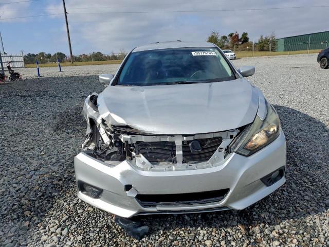 Nissan Altima 2.5 Image 5