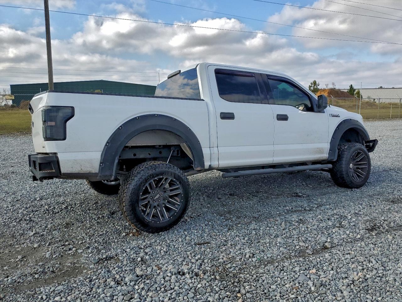 Ford F-150 Supercrew Image 4