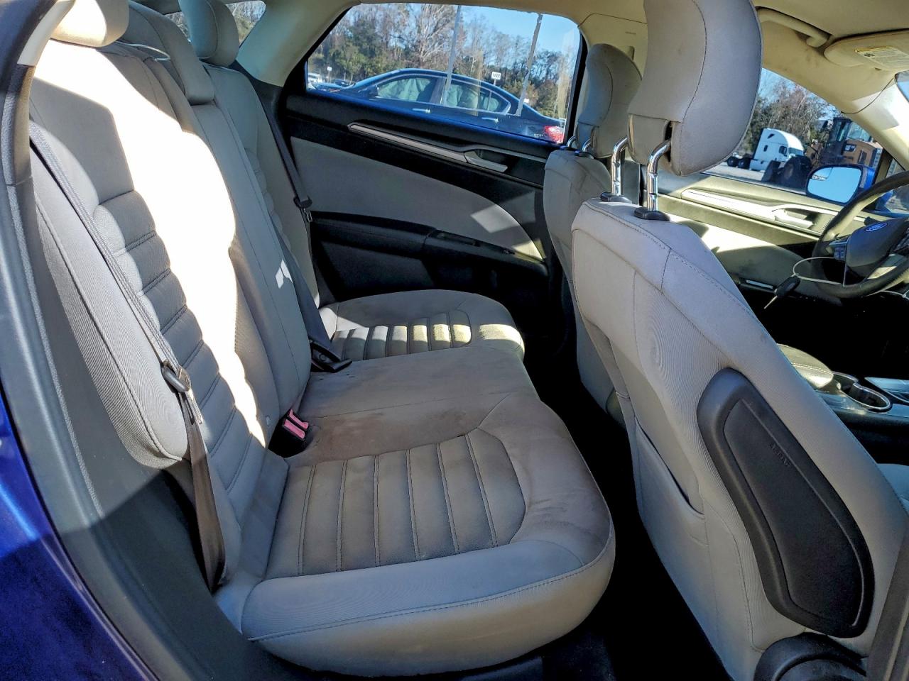 Ford Fusion S Image 6