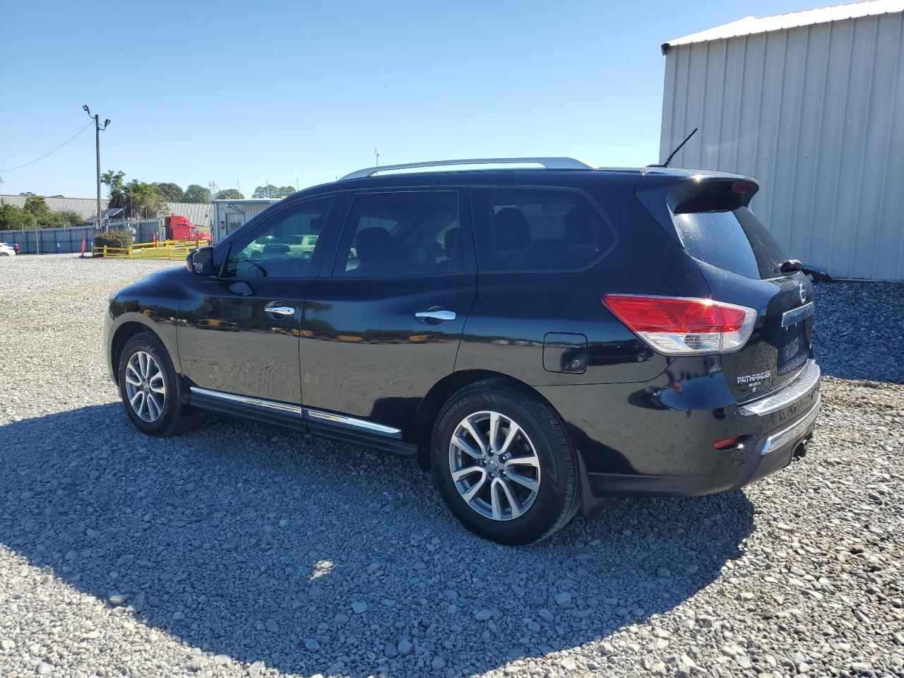 Nissan Pathfinder S Image 7