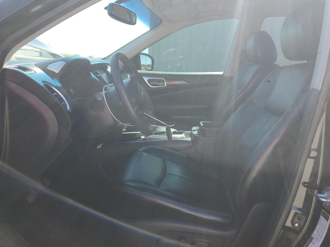 Nissan Pathfinder S Image 3