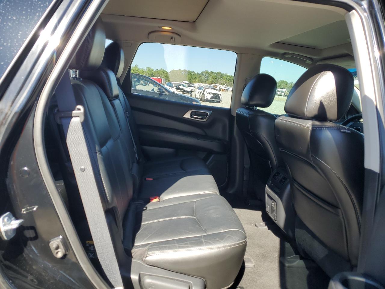 Nissan Pathfinder S Image 11