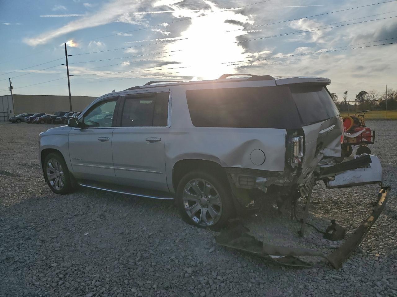 GMC Yukon Denali Image 4