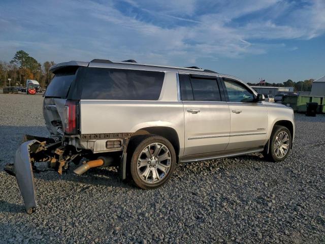 GMC Yukon Denali Image 3
