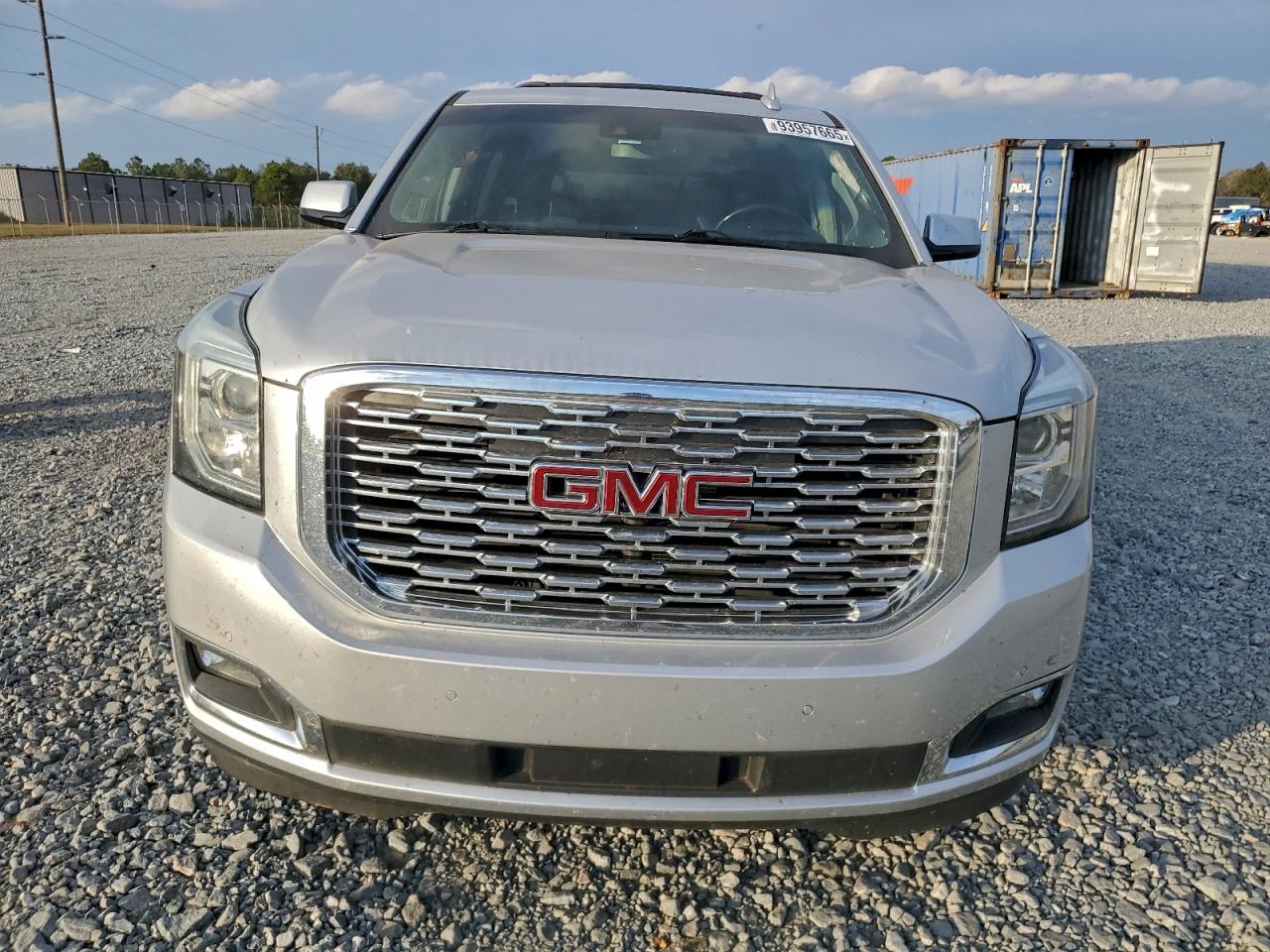 GMC Yukon Denali Image 2