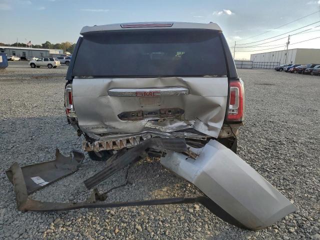 GMC Yukon Denali Image 9