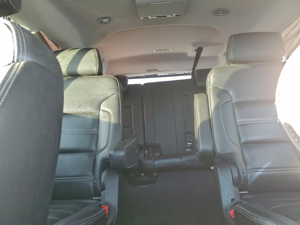 GMC Yukon Denali Image 12