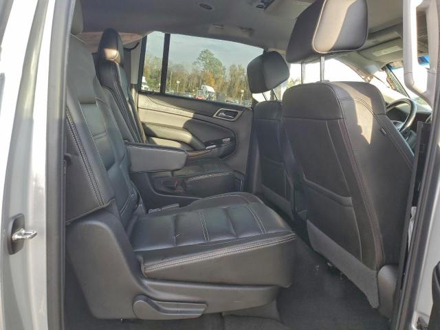 GMC Yukon Denali Image 8