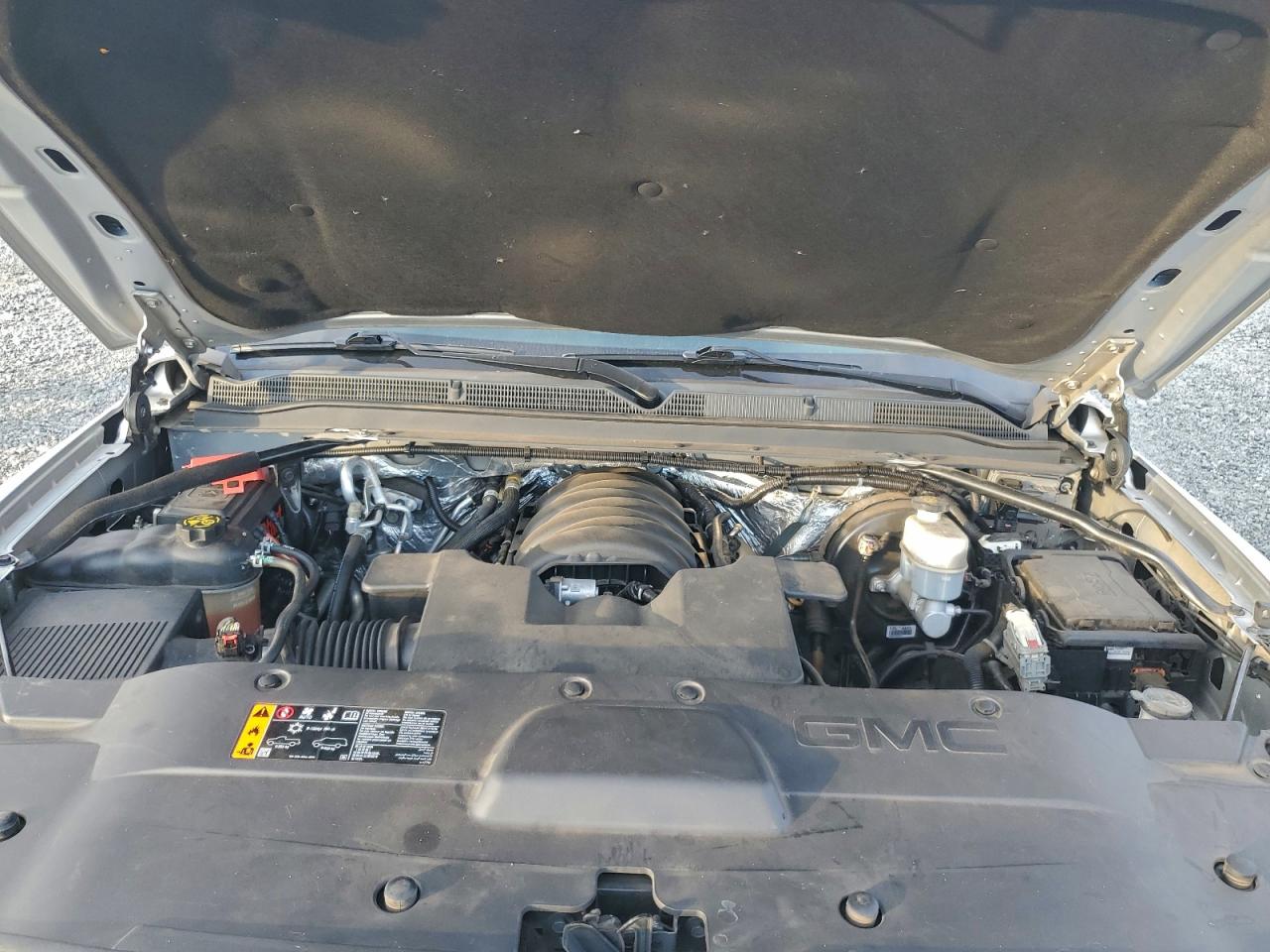 GMC Yukon Denali Image 7