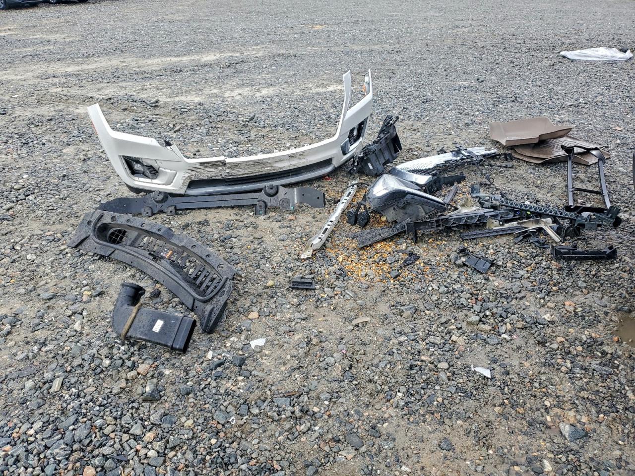 GMC Yukon Denali Image 6