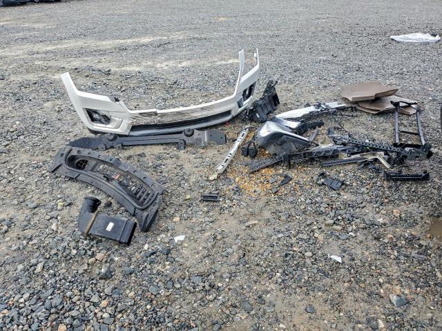 GMC Yukon Denali Image 6