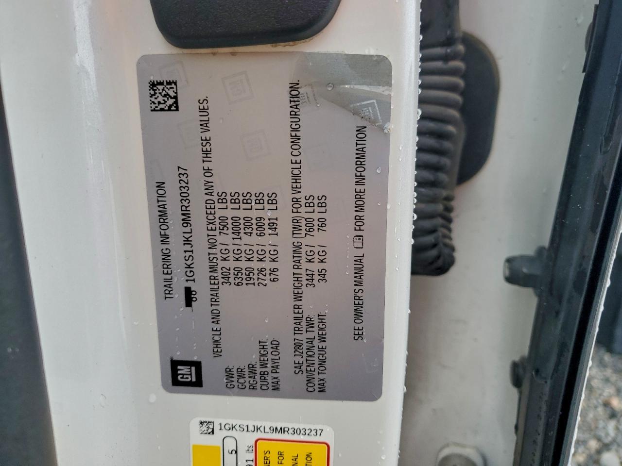 GMC Yukon Denali Image 4