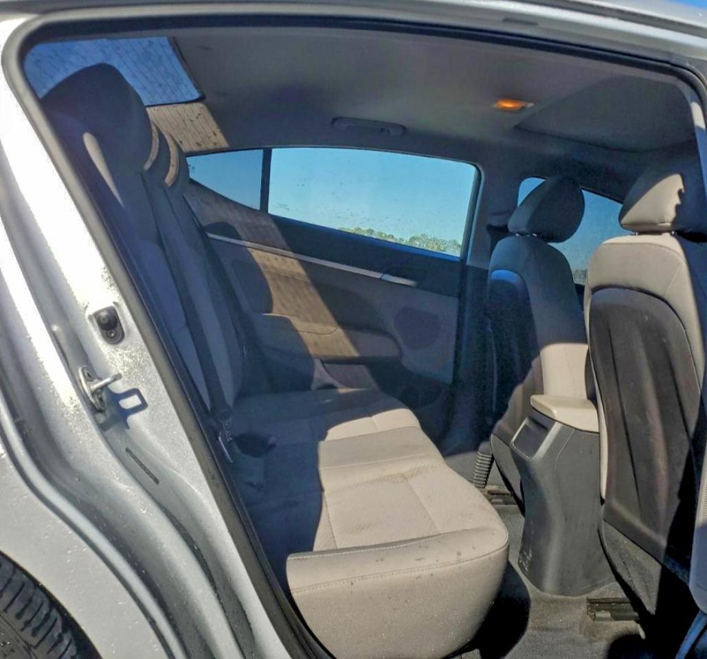 Hyundai ELANTRA Sel Image 10