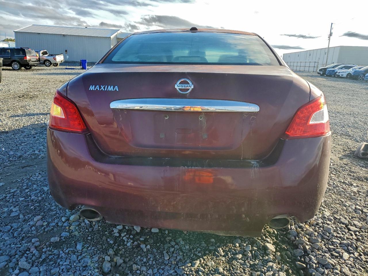 Nissan Maxima S Image 8