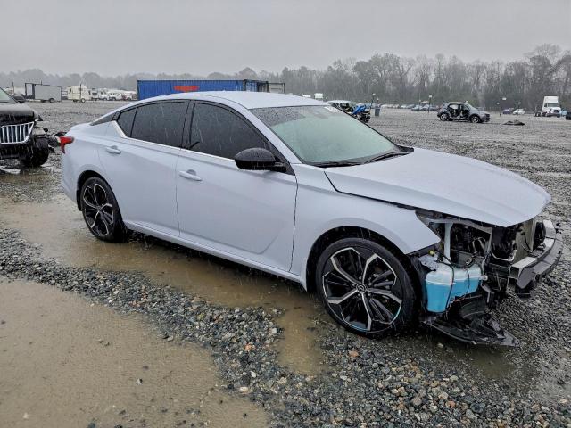 Nissan Altima Sr Image 8