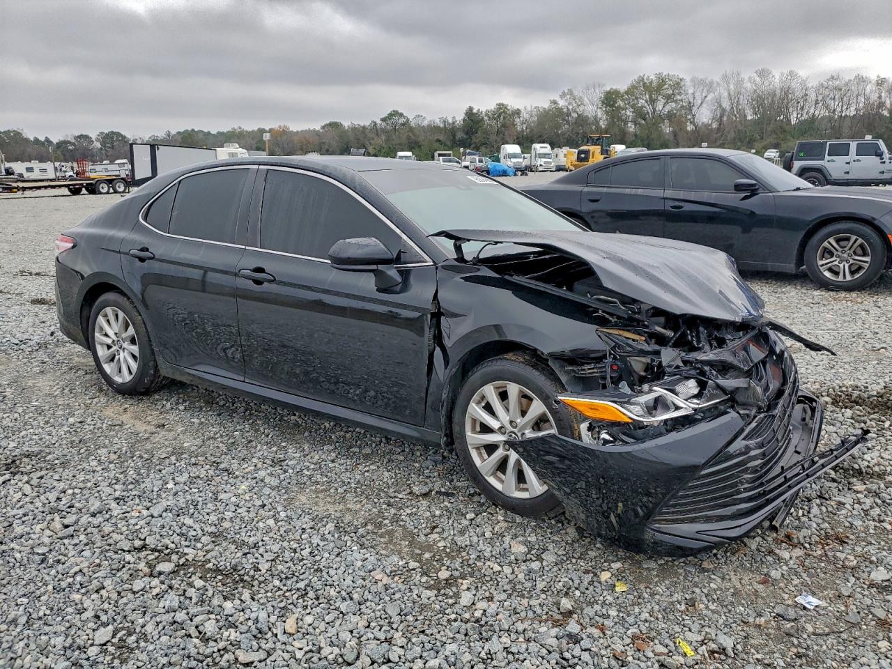 Toyota Camry Le Image 8