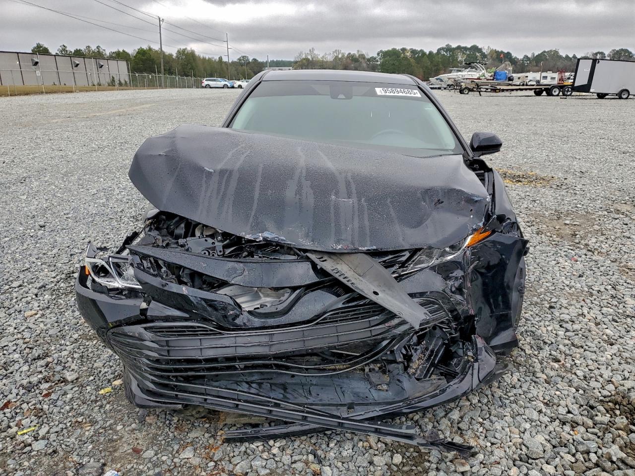 Toyota Camry Le Image 3