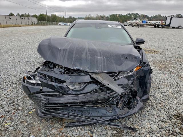 Toyota Camry Le Image 3
