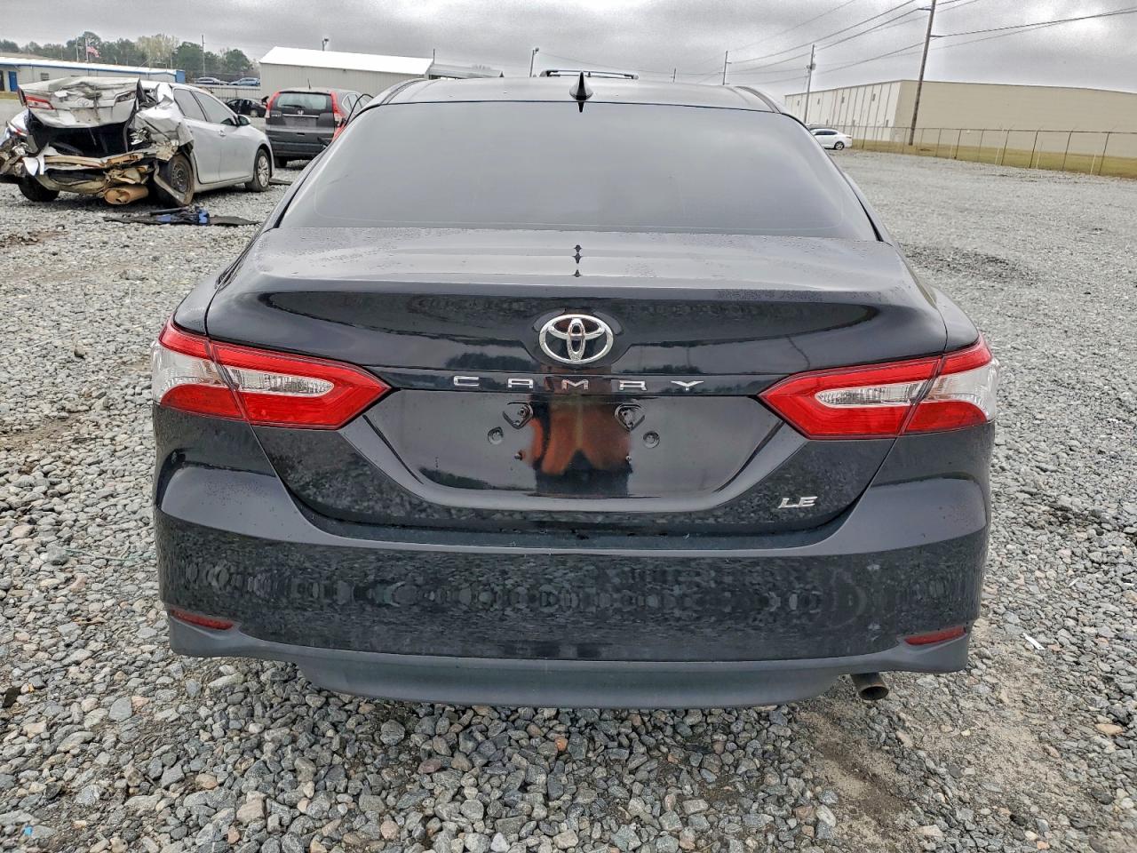 Toyota Camry Le Image 10