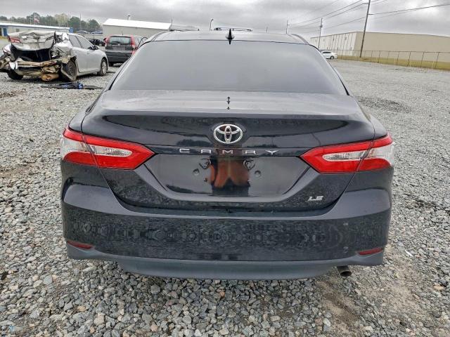 Toyota Camry Le Image 10