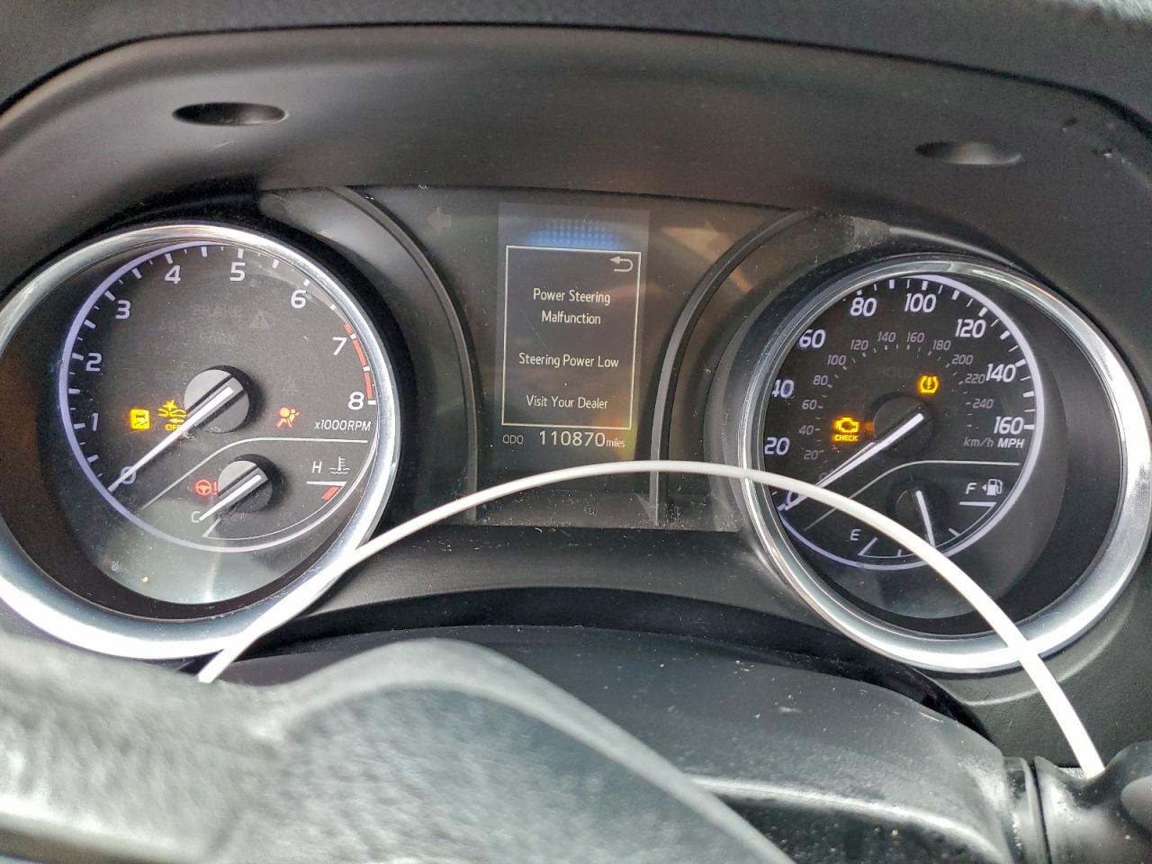 Toyota Camry Le Image 5