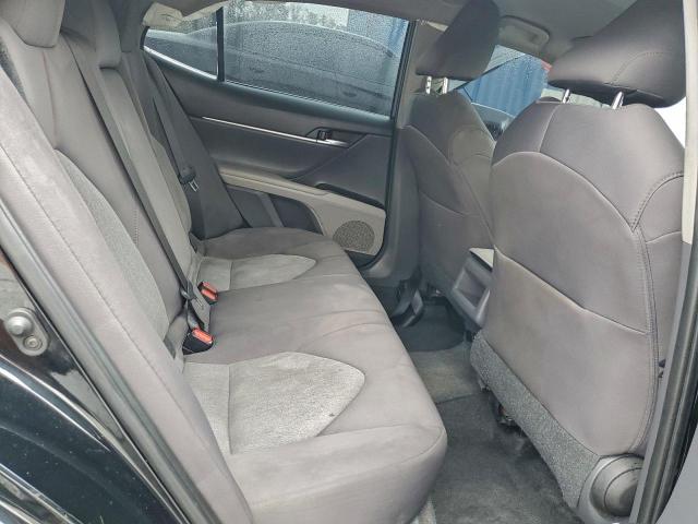 Toyota Camry Le Image 12