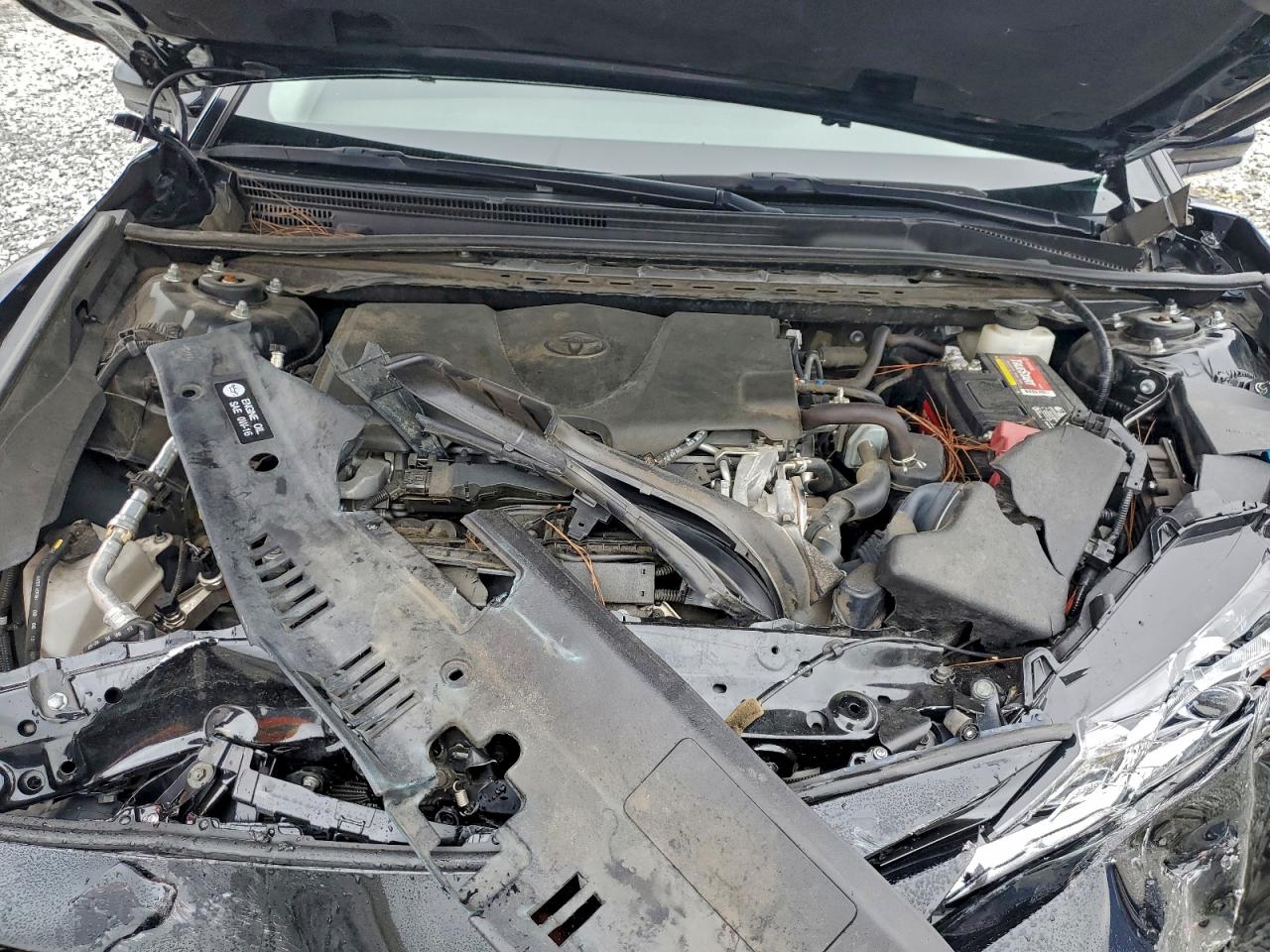 Toyota Camry Le Image 6