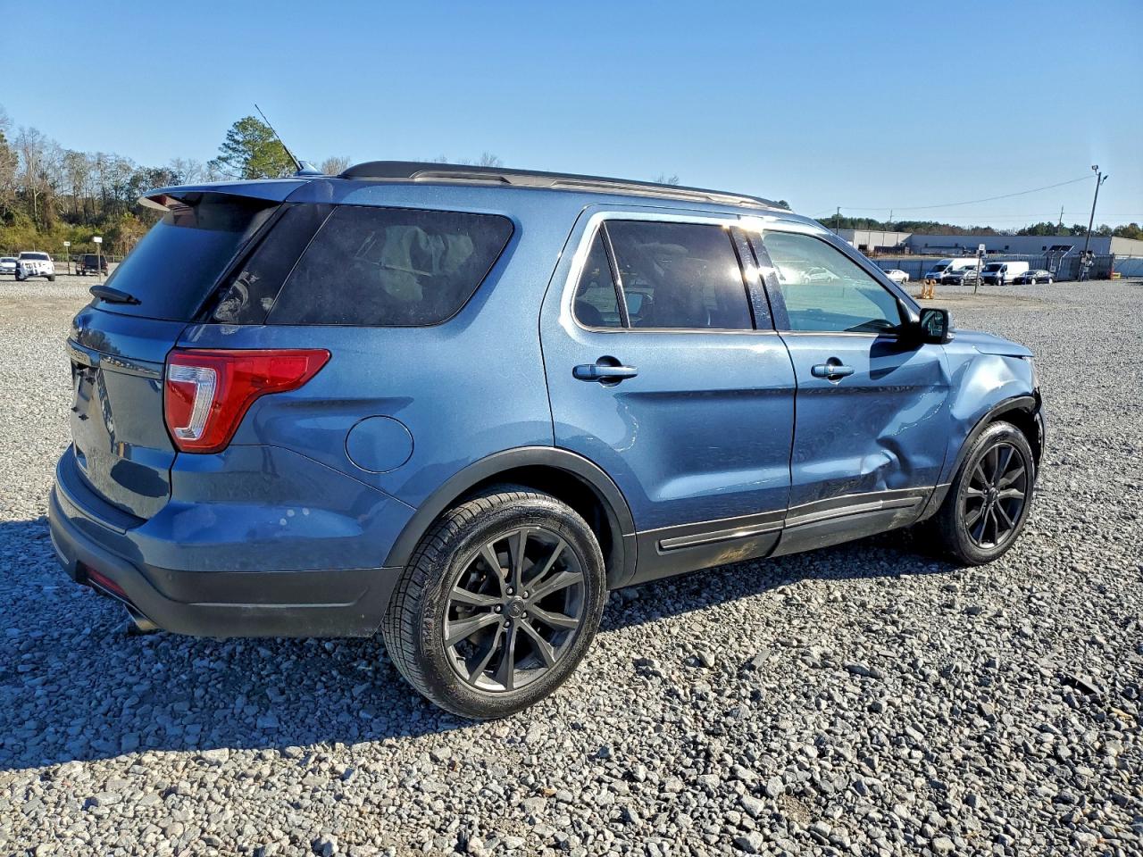 Ford Explorer Xlt Image 6