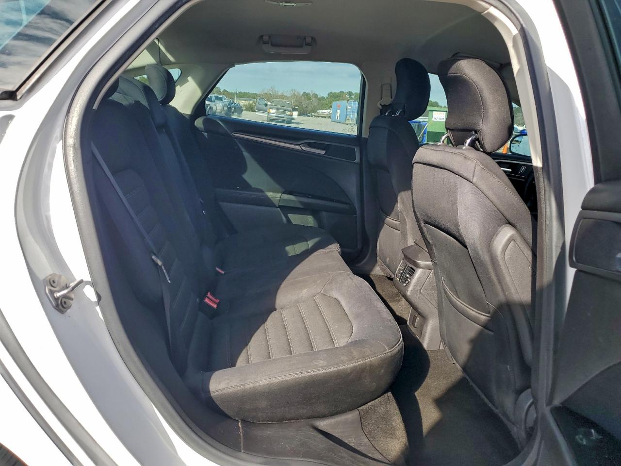 Ford Fusion Se Image 9