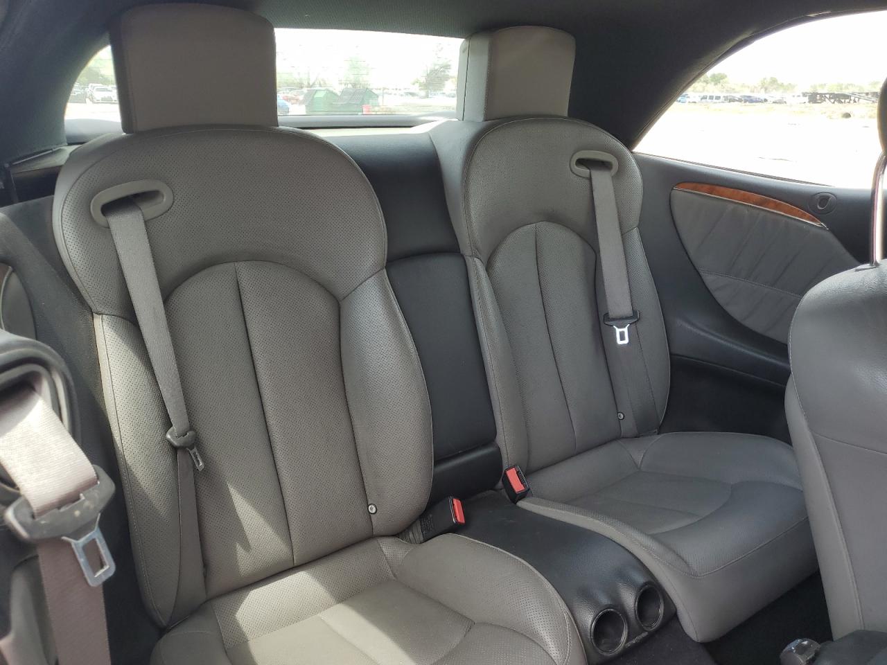 Mercedes-Benz Clk-class 350 Image 9