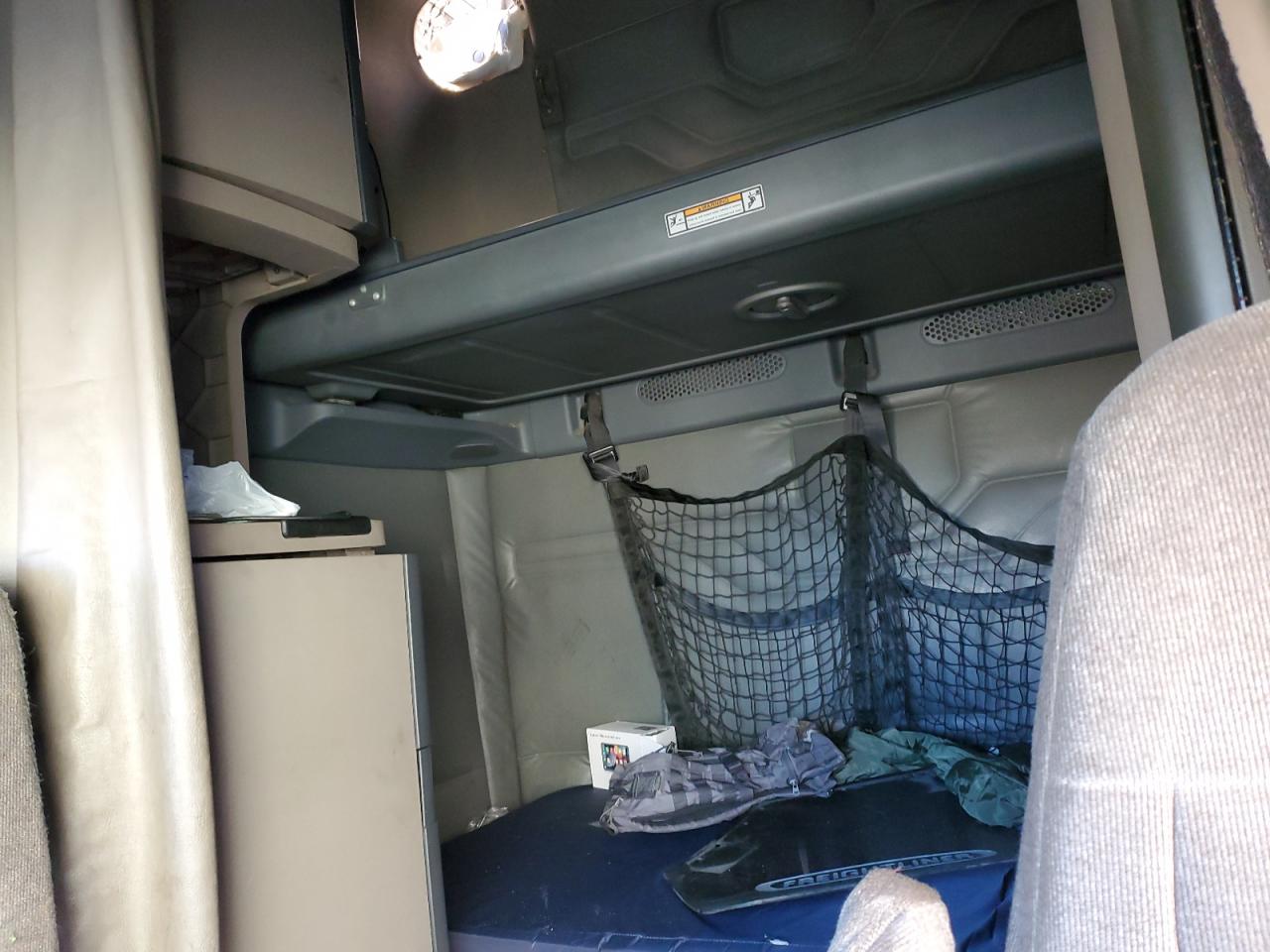 Freightliner Cascadia 1 Image 8