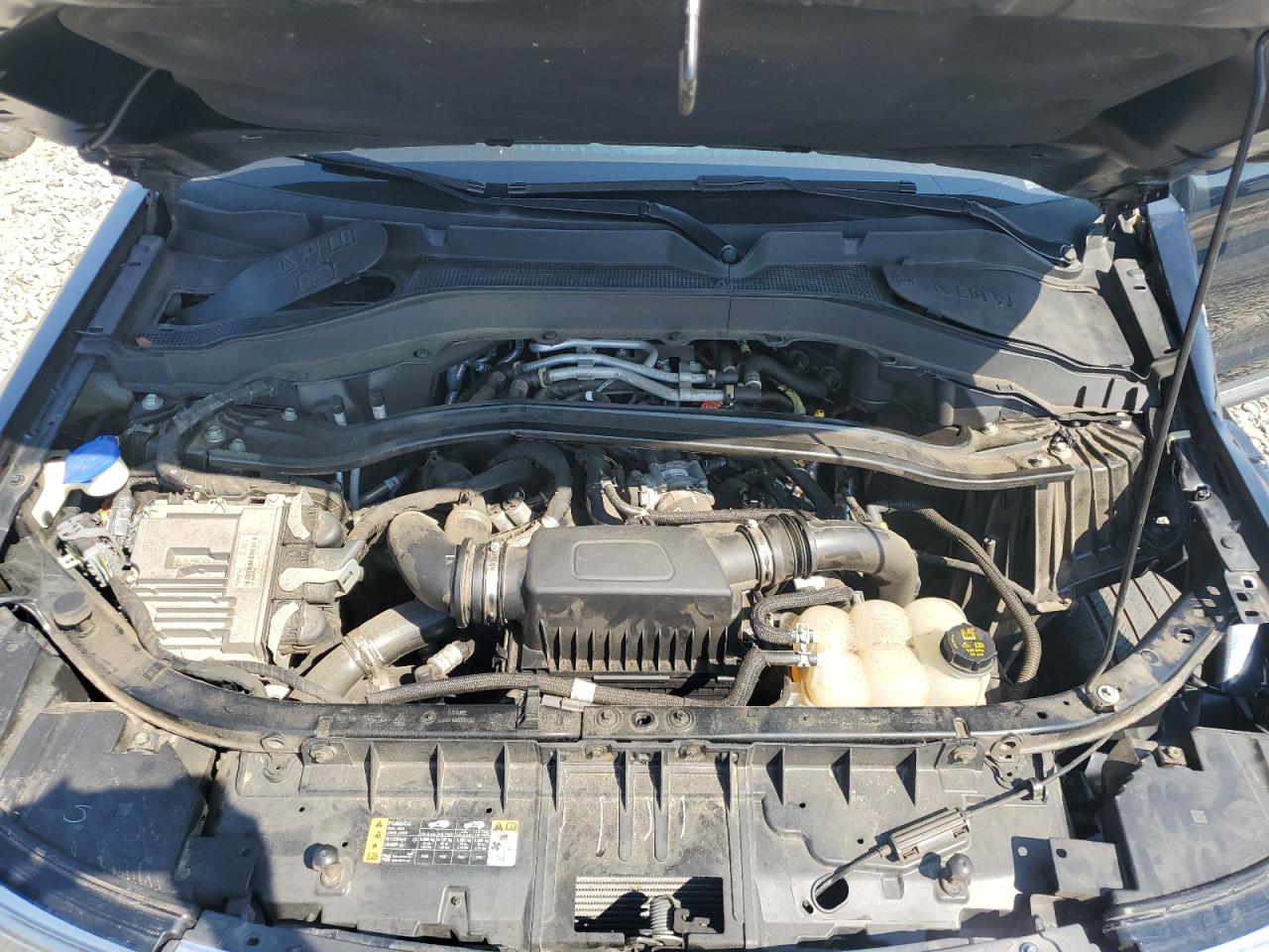 Ford Explorer Platinum Image 14