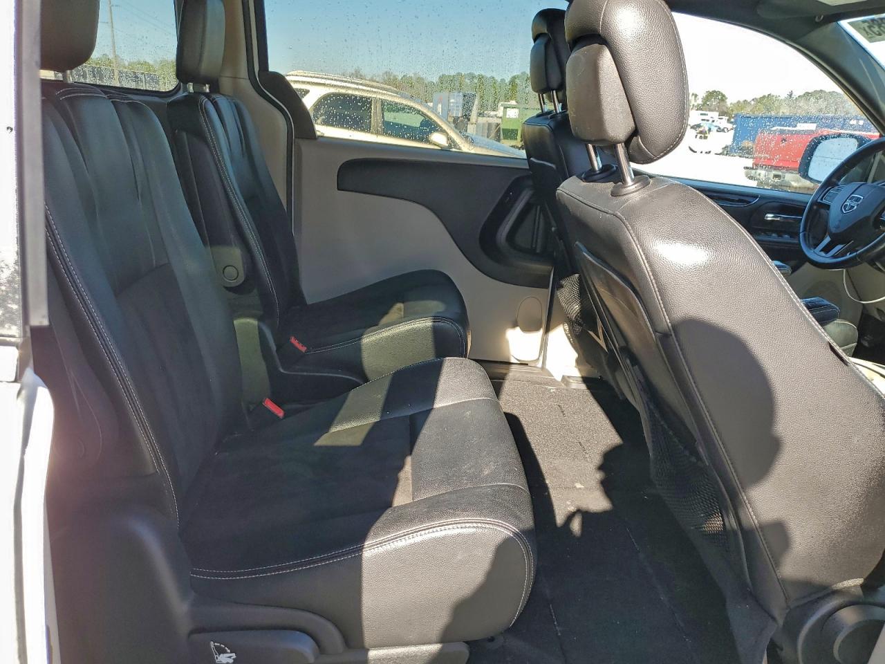 Dodge Caravan Sxt Image 9