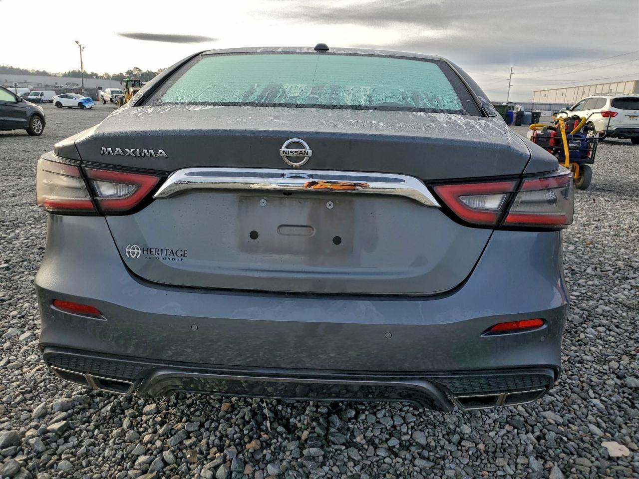 Nissan Maxima S Image 5