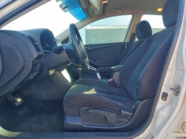 Nissan Altima Base Image 10