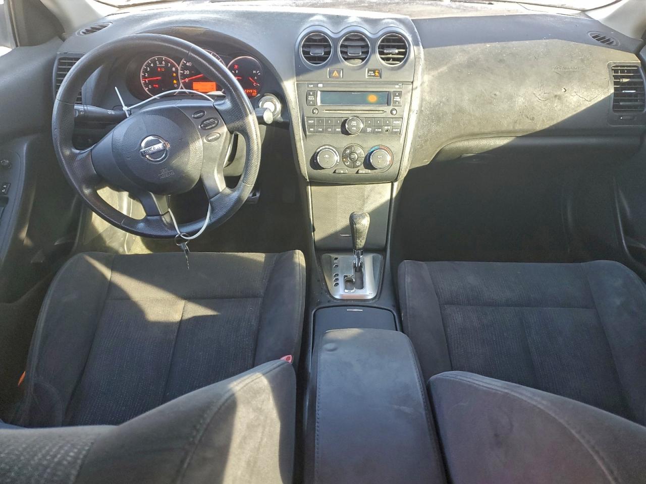 Nissan Altima Base Image 4