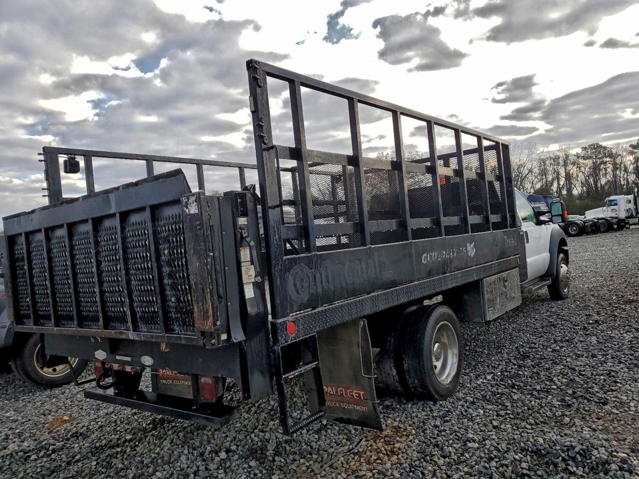Ford F-550 Super Duty Image 2