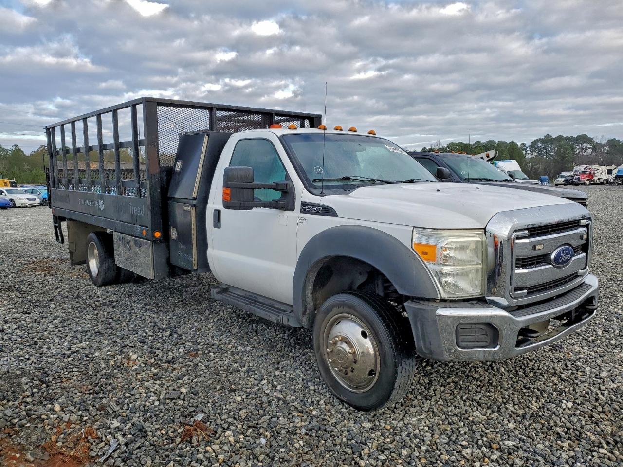 Ford F-550 Super Duty Image 6
