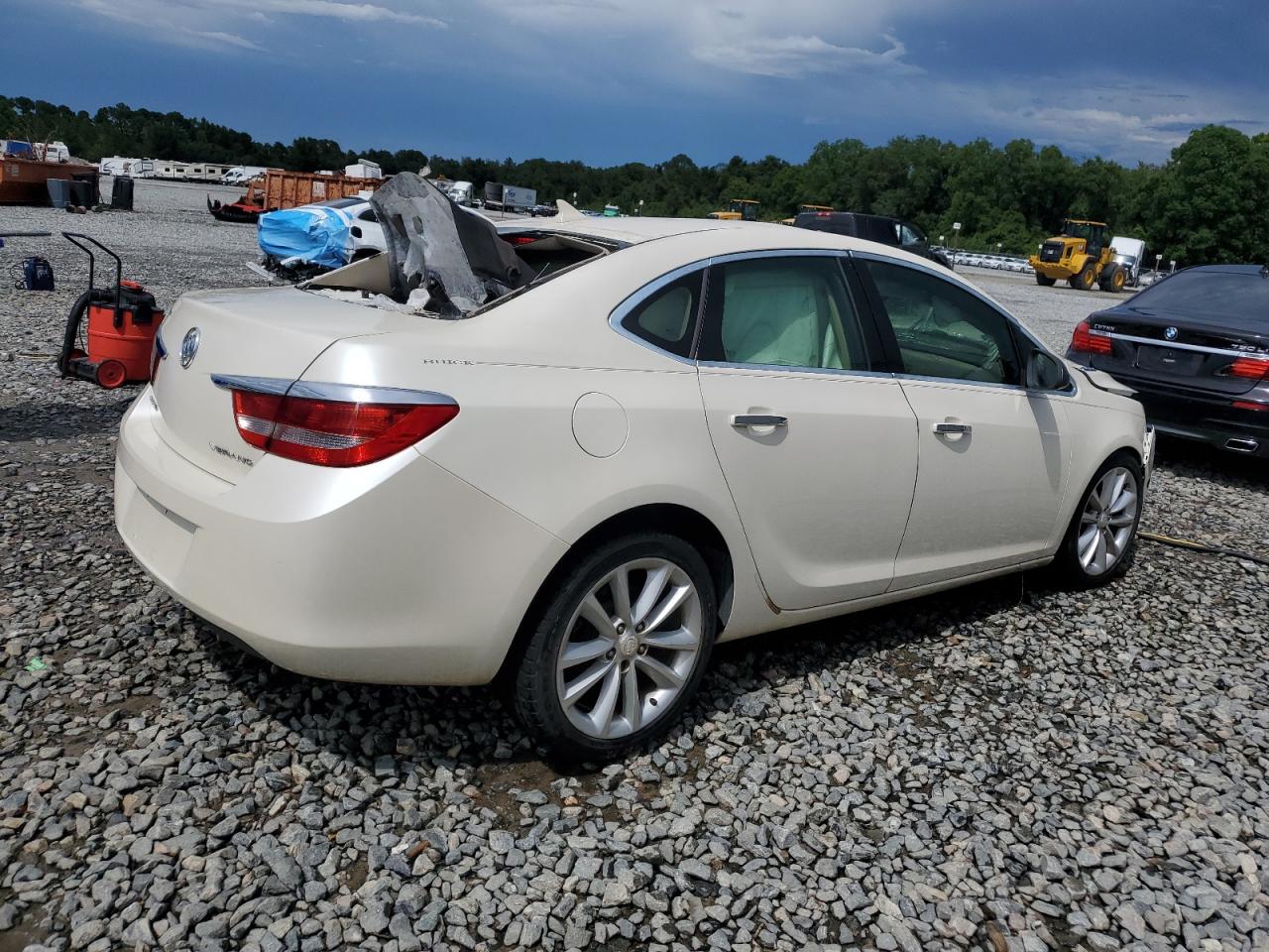 Buick Verano Image 2
